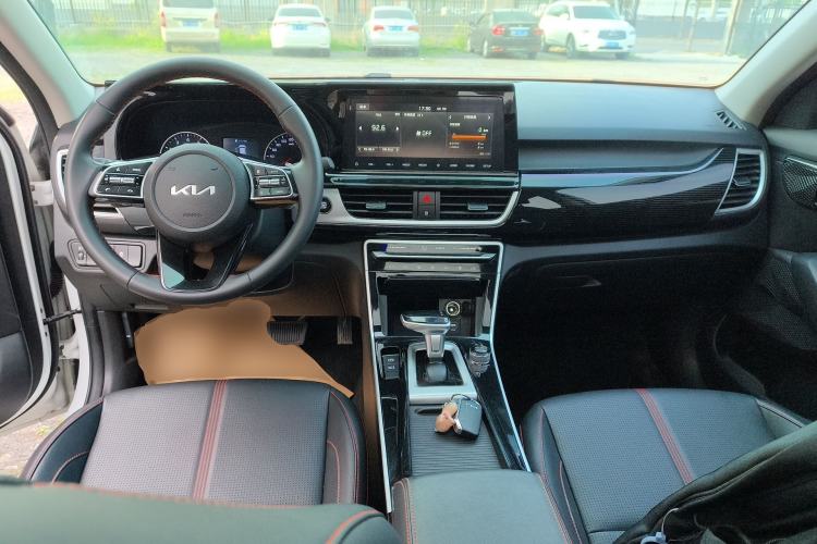 Used Kia KX3 2021 1.5L CVT Trend Edition Center Console