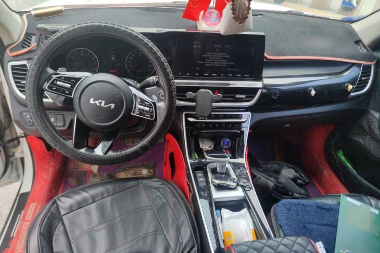 Used Kia KX3 2021 1.5L CVT Trend Edition Center Console