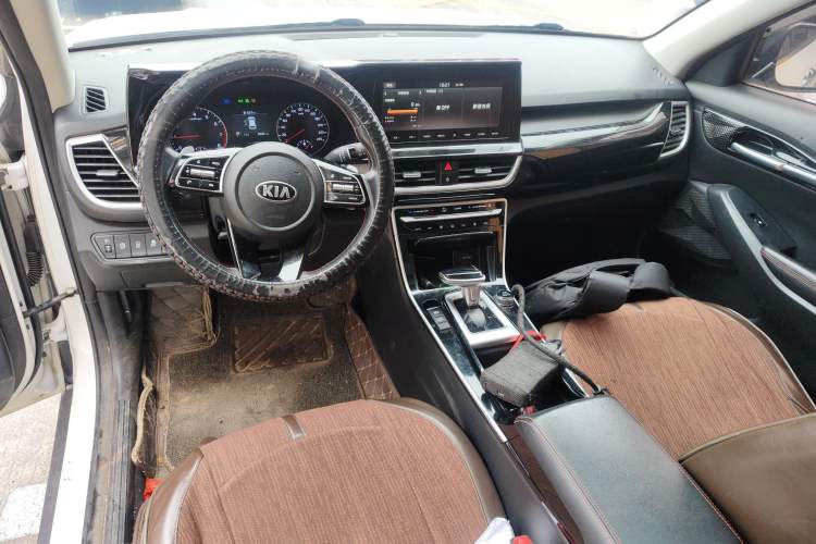 Used Kia KX3 2021 1.5L CVT Trend Edition Center Console