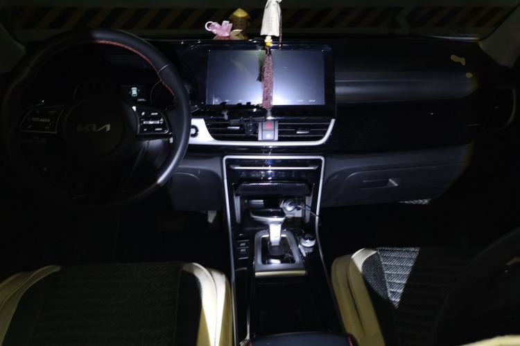 Used Kia KX3 2021 1.5L CVT Trend Edition Center Console