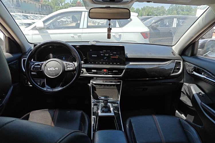 Used Kia KX3 2021 1.5L CVT Trend Edition Center Console