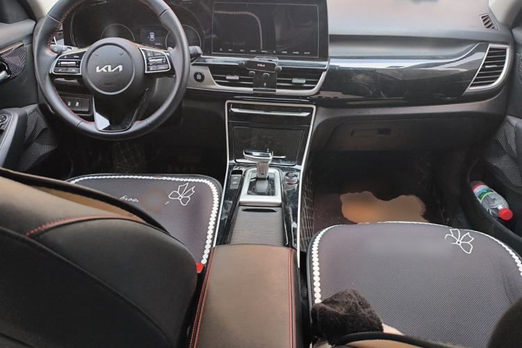 Used Kia KX3 2021 1.5L CVT Trend Edition Center Console