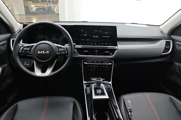 Used Kia KX3 2021 1.5L CVT Comfort Edition Center Console
