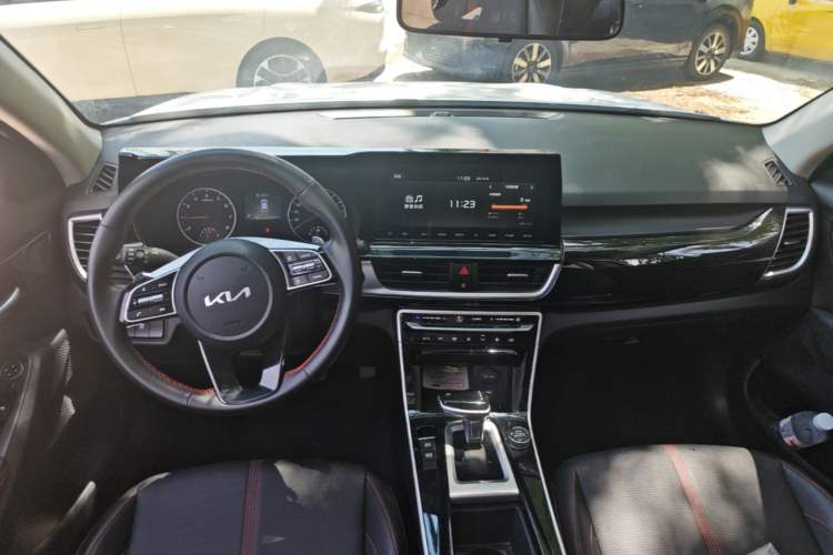 Used Kia KX3 2021 1.5L CVT Trend Edition Center Console