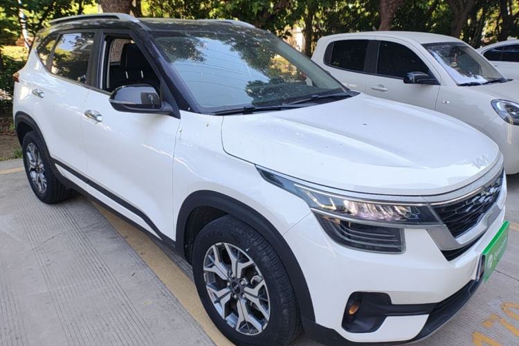 Used Kia KX3 2021 1.5L CVT Trend Edition Front Right 45 Deg