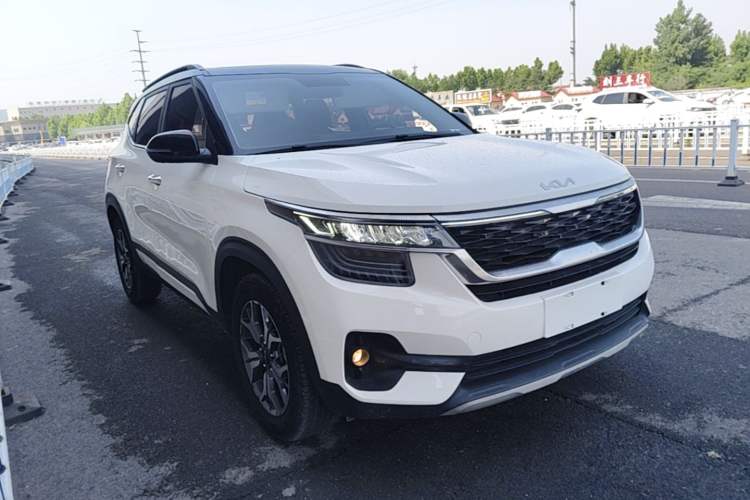 Used Kia KX3 2021 1.5L CVT Trend Edition Front Right 45 Deg