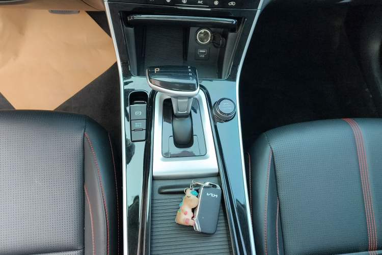 Used Kia KX3 2021 1.5L CVT Trend Edition Gear Lever