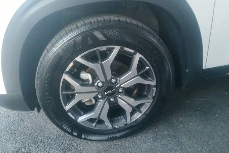 Used Kia KX3 2021 1.5L CVT Trend Edition Left Front Wheel Hub