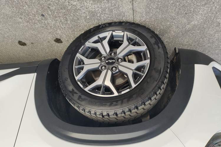 Used Kia KX3 2021 1.5L CVT Trend Edition Left Front Wheel Hub