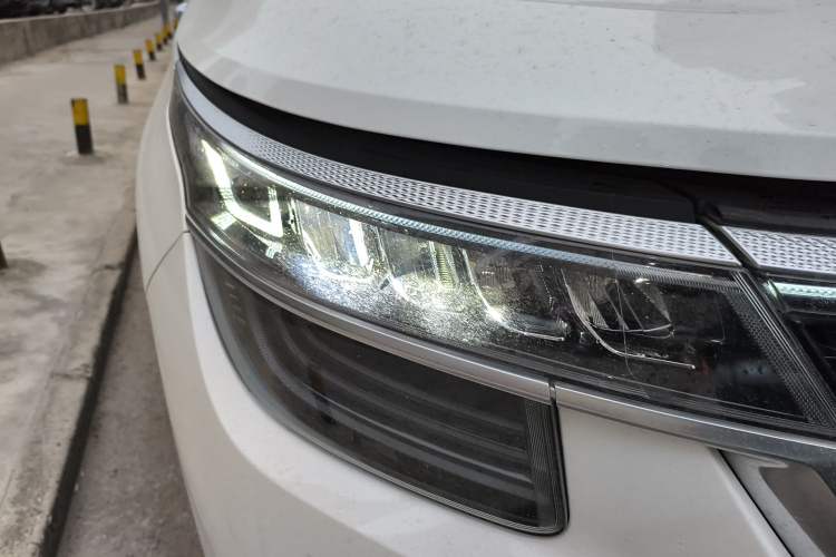 Used Kia KX3 2021 1.5L CVT Trend Edition Right Front Headlight