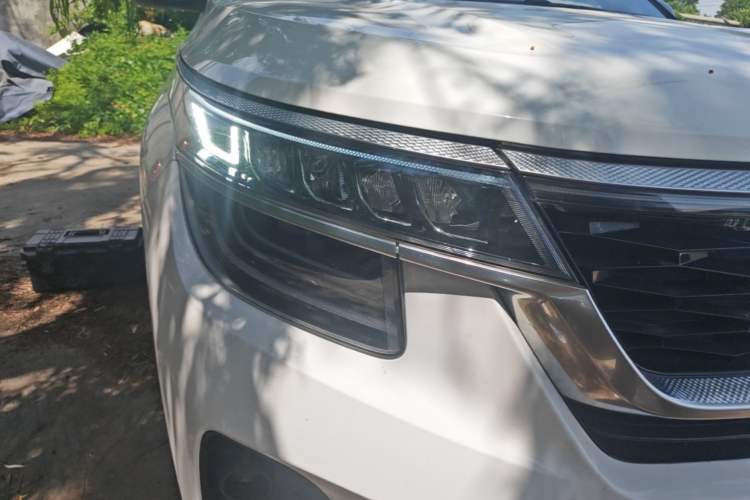 Used Kia KX3 2021 1.5L CVT Trend Edition Right Front Headlight