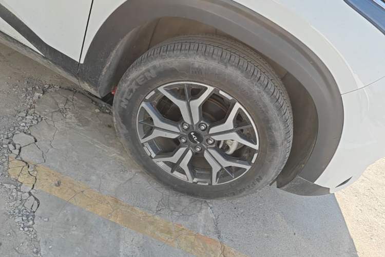 Used Kia KX3 2021 1.5L CVT Trend Edition Right Front Wheel Hub