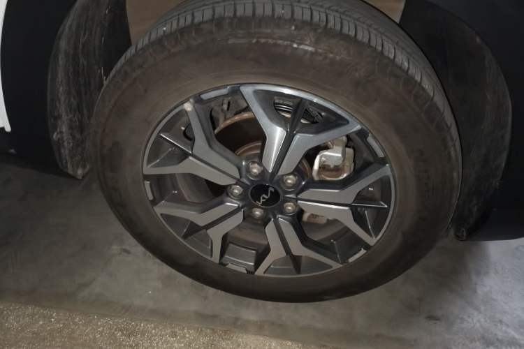 Used Kia KX3 2021 1.5L CVT Trend Edition Right Front Wheel Hub