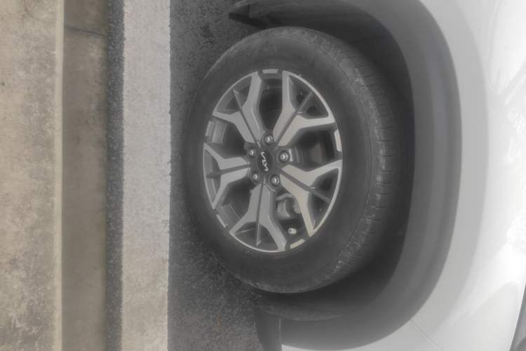 Used Kia KX3 2021 1.5L CVT Trend Edition Right Front Wheel Hub