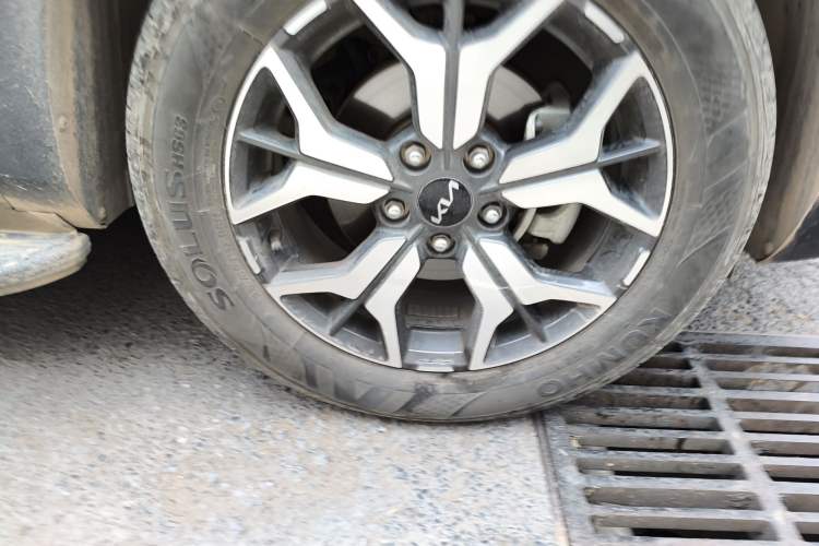 Used Kia KX3 2021 1.5L CVT Trend Edition Right Front Wheel Hub