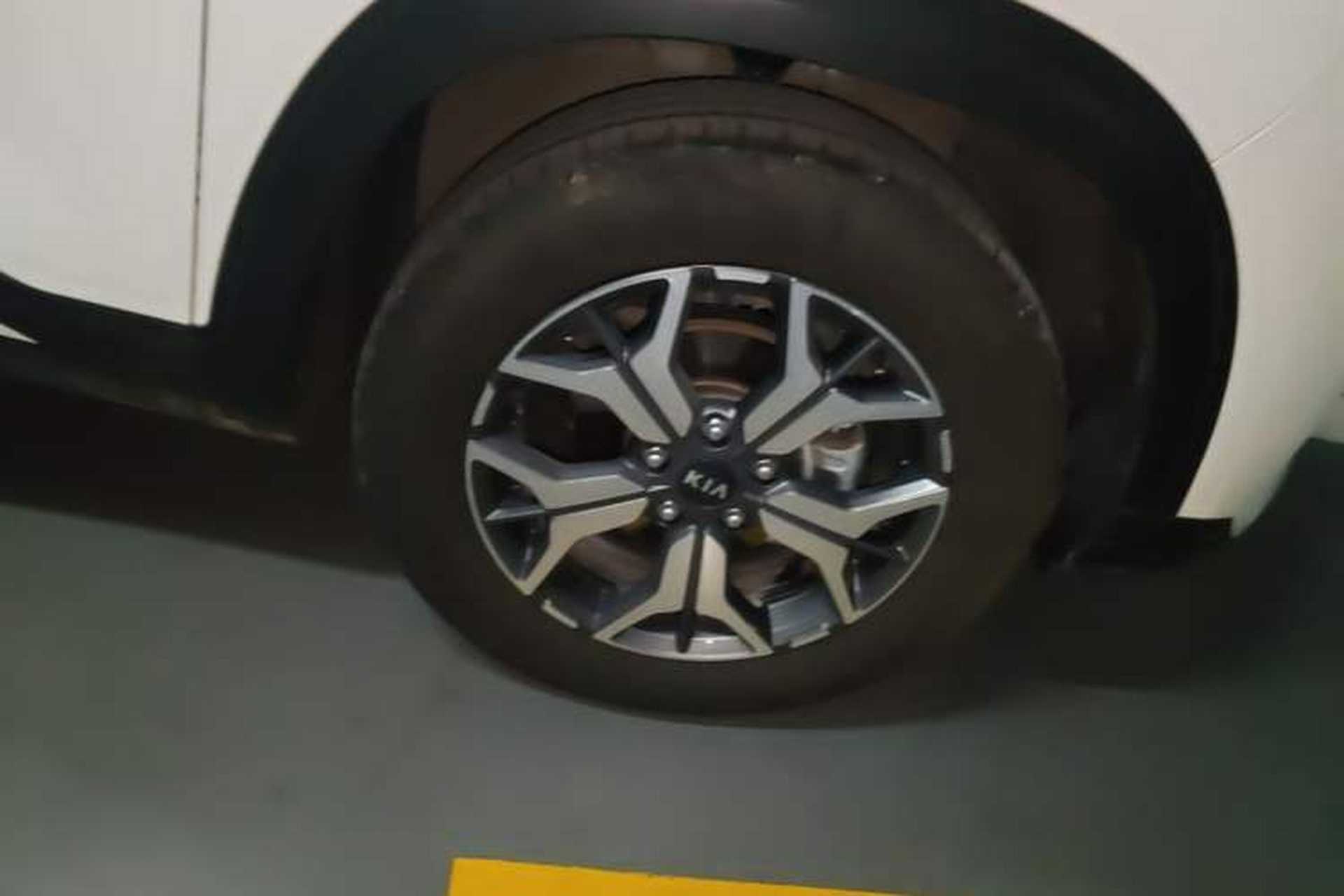 Used Kia KX3 2021 1.5L CVT Trend Edition Right Front Wheel Hub