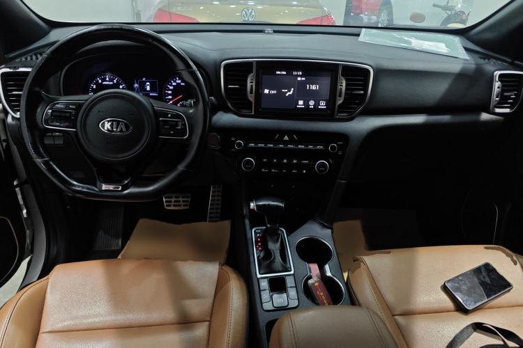Used Kia KX5 2017 1.6T Automatic Two-Wheel Drive 15th Anniversary Special Edition DLX Center Console