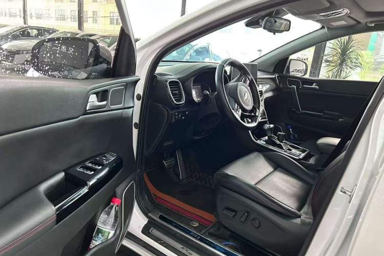Used Kia KX5 2019 1.6T Automatic Two-Wheel Drive Luxury Edition Interior 2