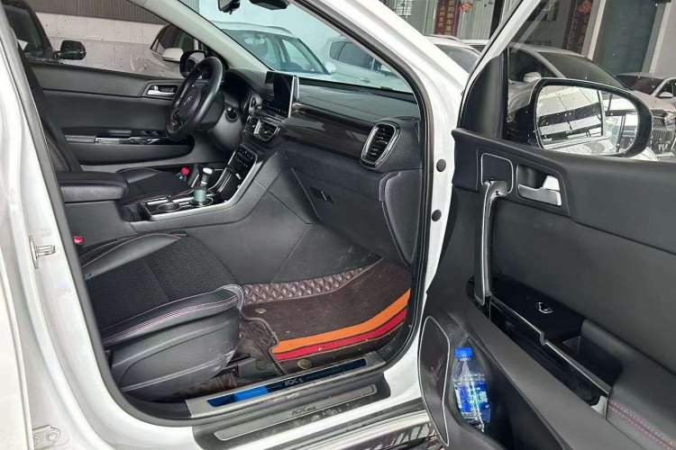 Used Kia KX5 2019 1.6T Automatic Two-Wheel Drive Luxury Edition Interior 3
