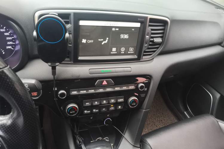 Used Kia KX5 2016 1.6T Automatic Two-Wheel Drive DLX Audio And AC Panel