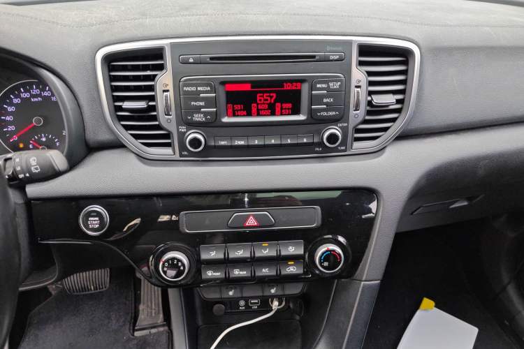 Used Kia KX5 2016 2.0L Automatic 2WD GLS Audio And AC Panel