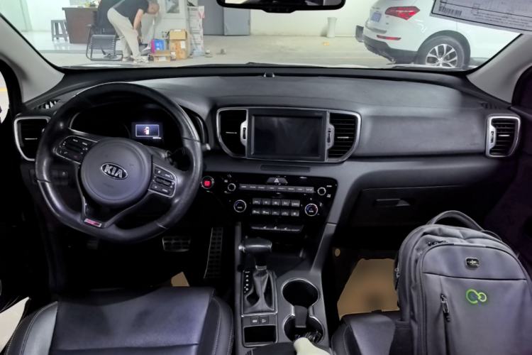 Used Kia KX5 2016 1.6T Automatic Two-Wheel Drive Premium Center Console