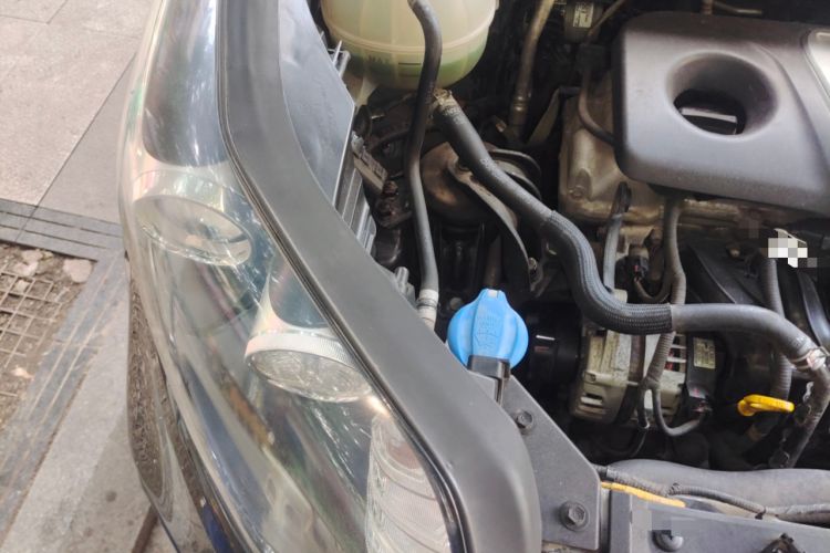 Used Kia KX5 2016 1.6T Automatic Two-Wheel Drive DLX Engine Bay Right