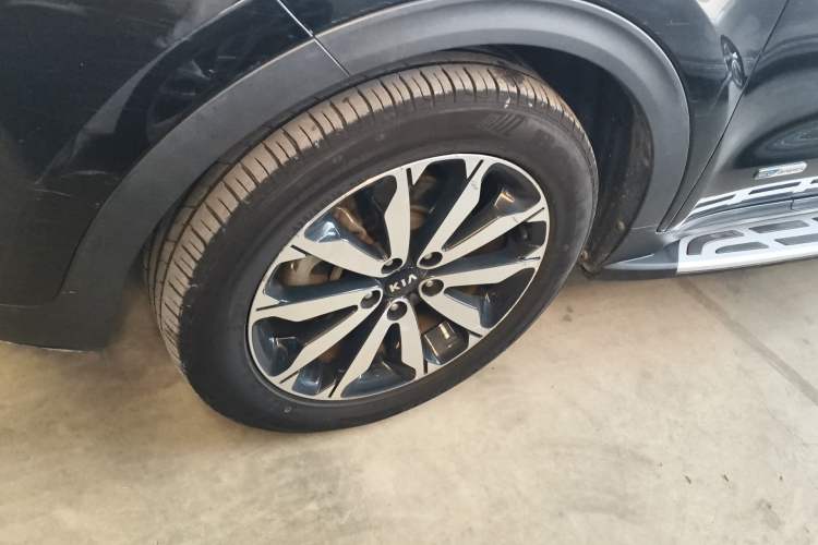 Used Kia KX5 2016 1.6T Automatic Two-Wheel Drive DLX Exterior 4