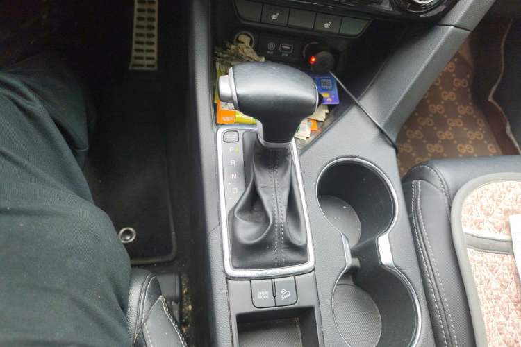 Used Kia KX5 2016 1.6T Automatic Two-Wheel Drive DLX Gear Lever