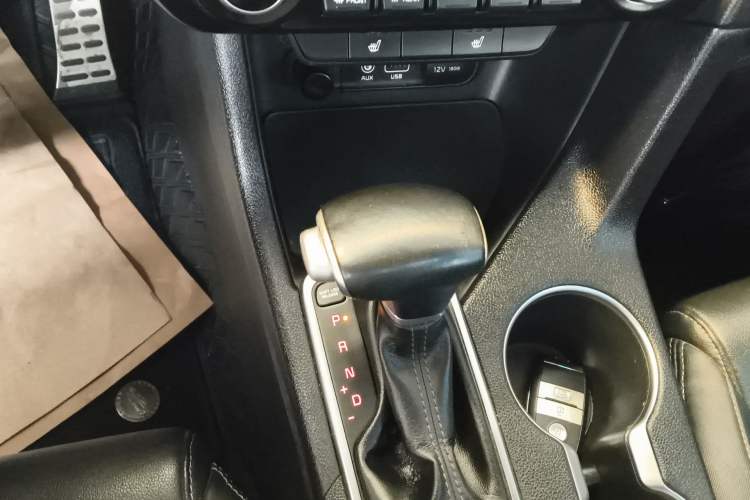 Used Kia KX5 2016 1.6T Automatic Two-Wheel Drive DLX Gear Lever