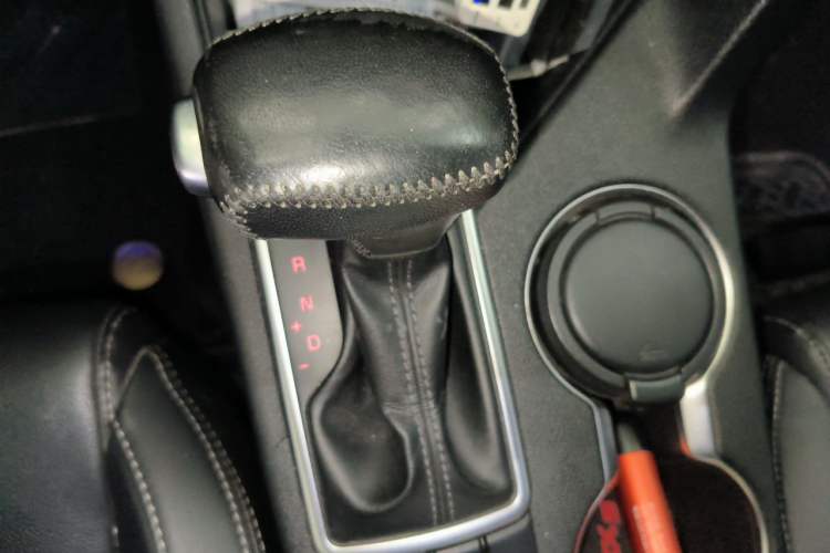 Used Kia KX5 2016 1.6T Automatic Two-Wheel Drive DLX Gear Lever
