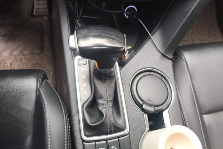 Used Kia KX5 2016 1.6T Automatic Two-Wheel Drive DLX Gear Lever