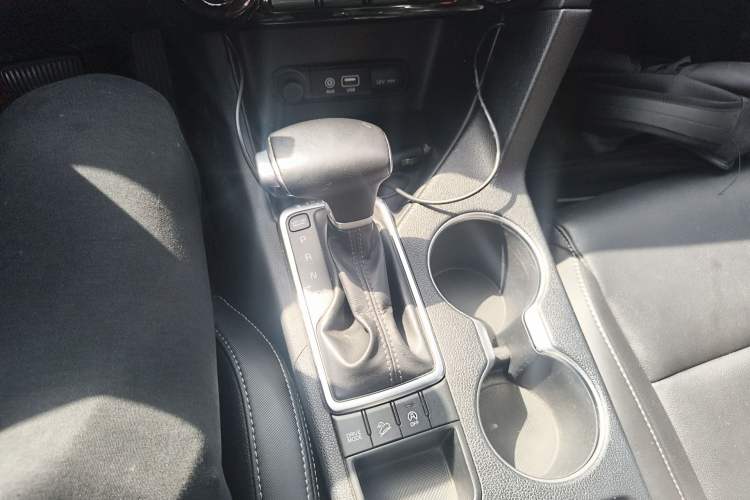 Used Kia KX5 2016 2.0L Automatic 2WD GLS Gear Lever