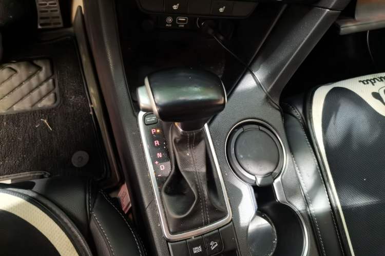 Used Kia KX5 2016 1.6T Automatic Two-Wheel Drive Premium Gear Lever
