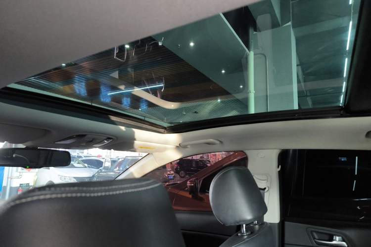 Used Kia KX5 2016 2.0L Automatic 2WD Premium Headliner