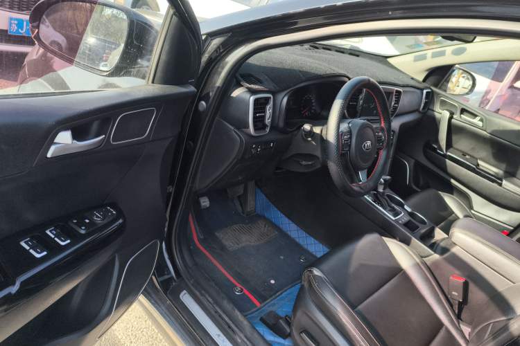 Used Kia KX5 2016 2.0L Automatic 2WD Premium Interior 3
