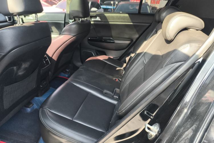 Used Kia KX5 2016 2.0L Automatic 2WD Premium Interior 4