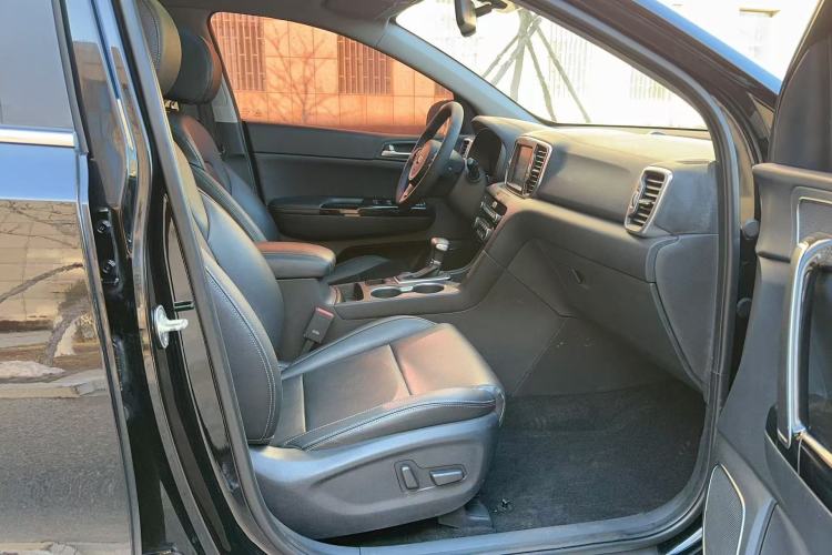 Used Kia KX5 2016 2.0L Automatic 2WD Premium Interior 5