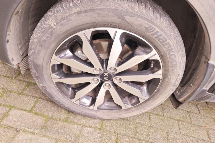 Used Kia KX5 2016 2.0L Automatic 2WD GLS Left Front Wheel Hub