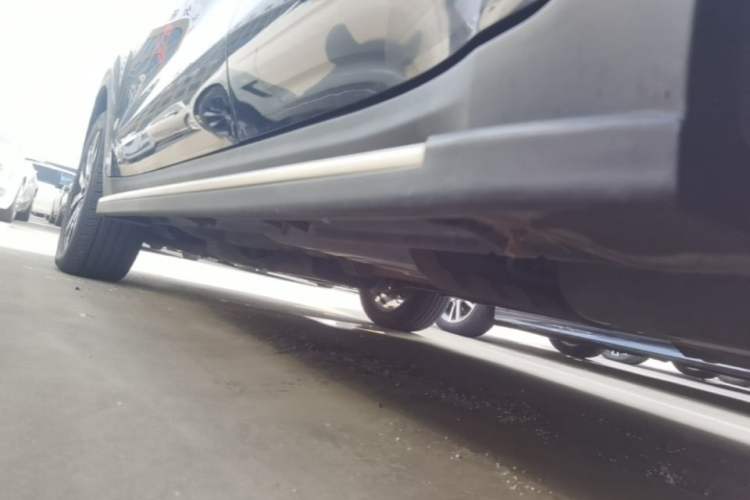 Used Kia KX5 2016 1.6T Automatic Two-Wheel Drive DLX Left Side Sill
