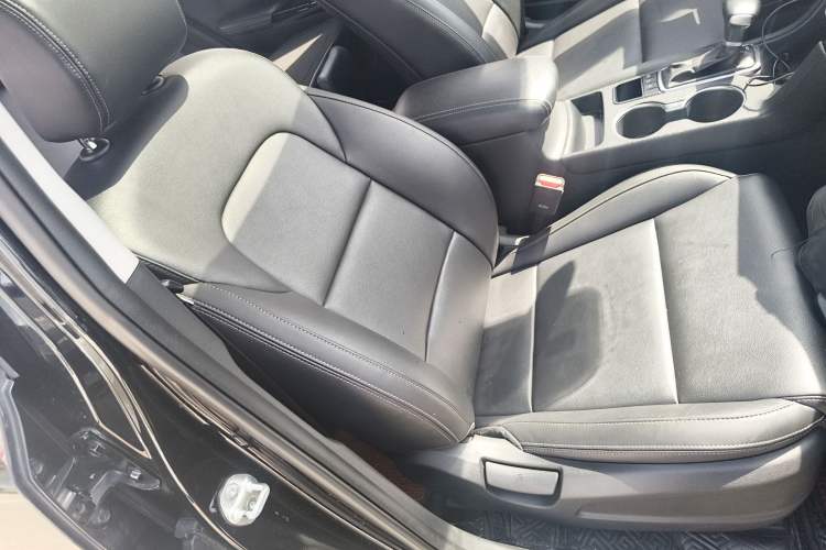 Used Kia KX5 2016 2.0L Automatic 2WD GLS Right Front Seat