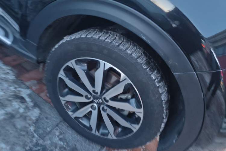 Used Kia KX5 2016 1.6T Automatic Two-Wheel Drive DLX Right Front Wheel Hub