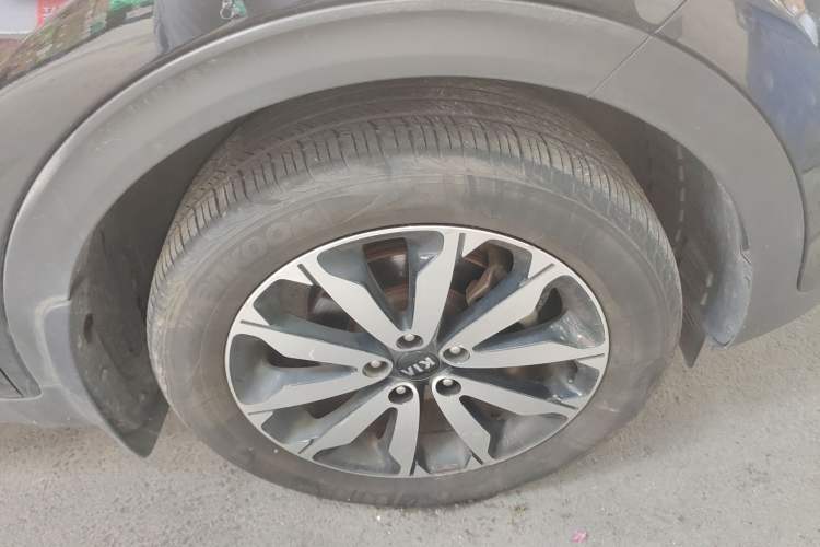Used Kia KX5 2016 1.6T Automatic Two-Wheel Drive DLX Right Front Wheel Hub