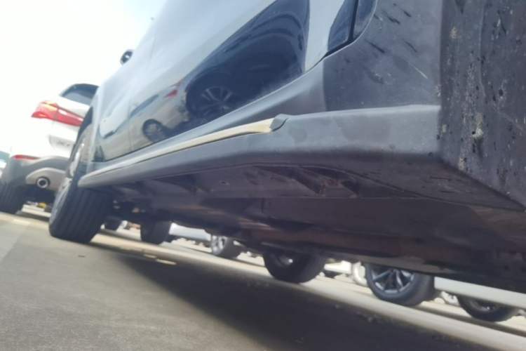 Used Kia KX5 2016 1.6T Automatic Two-Wheel Drive DLX Right Side Sill