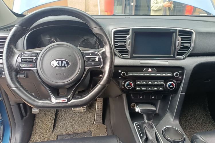 Used Kia KX5 2016 1.6T Automatic Two-Wheel Drive DLX Center Console