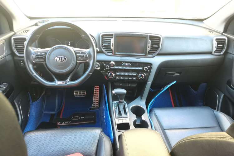 Used Kia KX5 2016 1.6T Automatic Two-Wheel Drive DLX Center Console