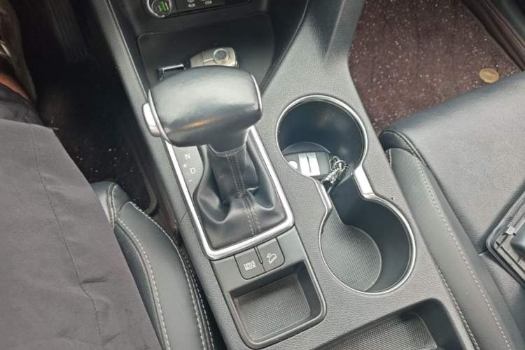 Used Kia KX5 2016 2.0L Automatic 2WD GLS Gear Lever