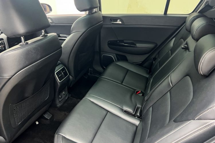 Used Kia KX5 2016 1.6T Automatic Two-Wheel Drive Premium Interior 5