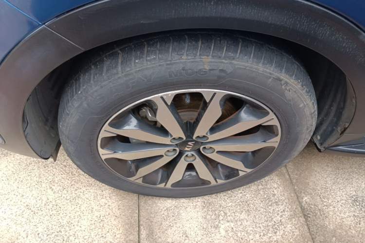 Used Kia KX5 2016 1.6T Automatic Two-Wheel Drive DLX Left Front Wheel Hub