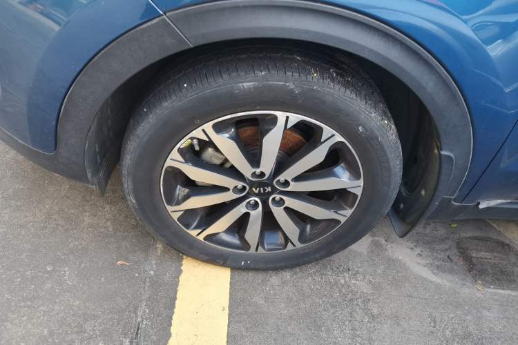Used Kia KX5 2016 1.6T Automatic Two-Wheel Drive DLX Left Front Wheel Hub